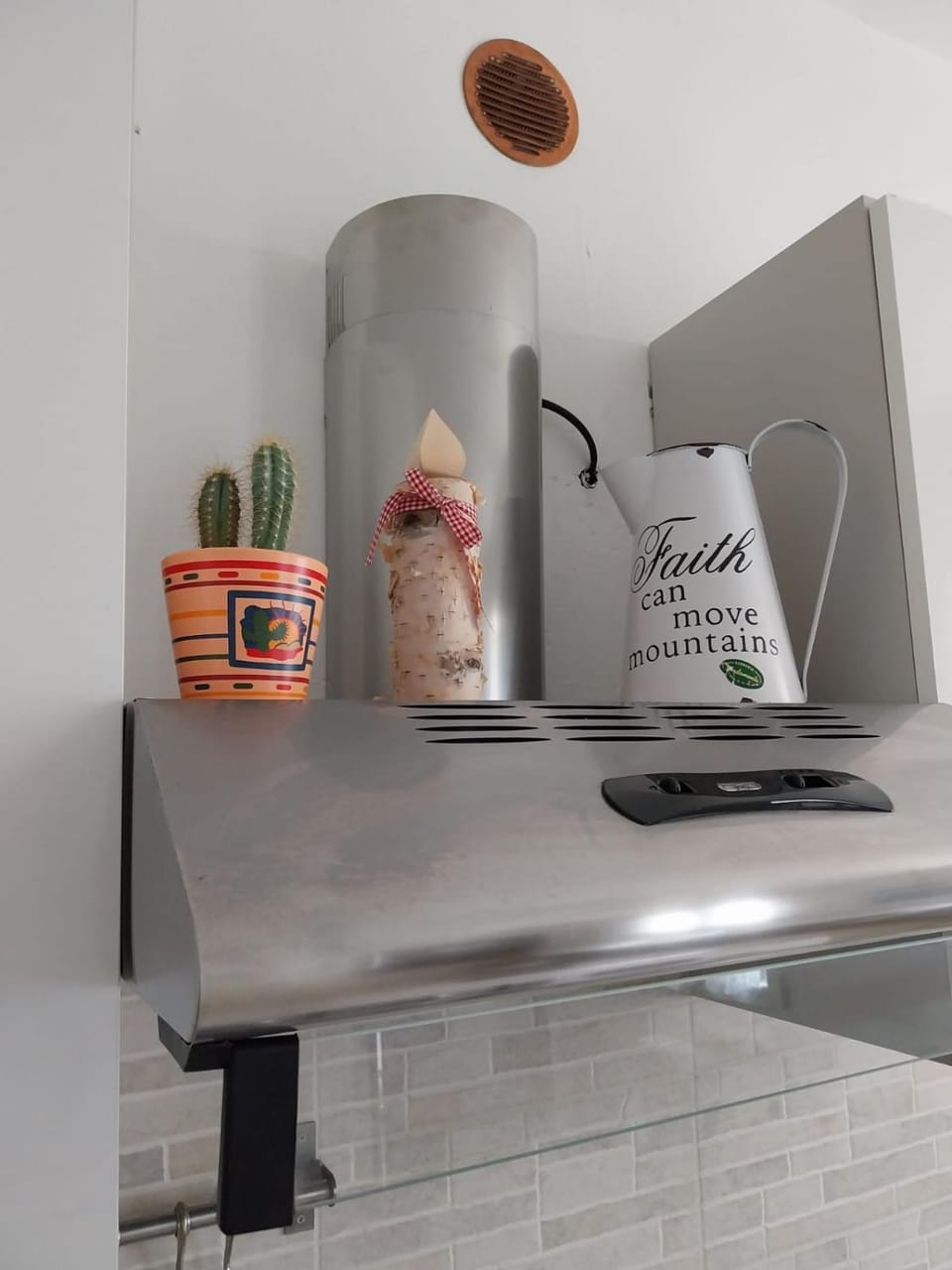 Kitchen or kitchenette, hair dresser