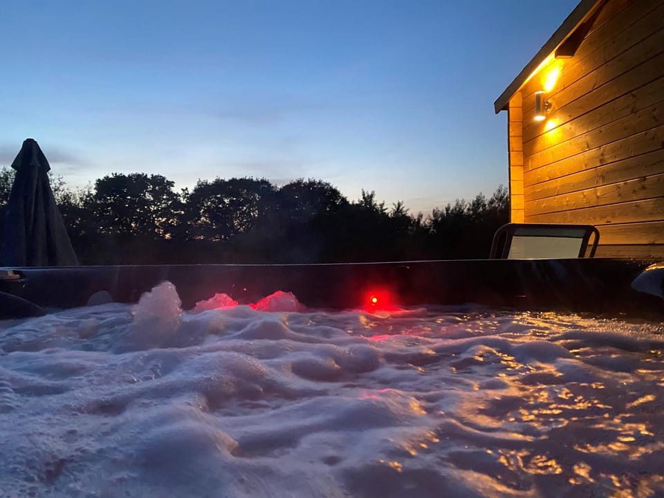Hot Tub, Hot Tub