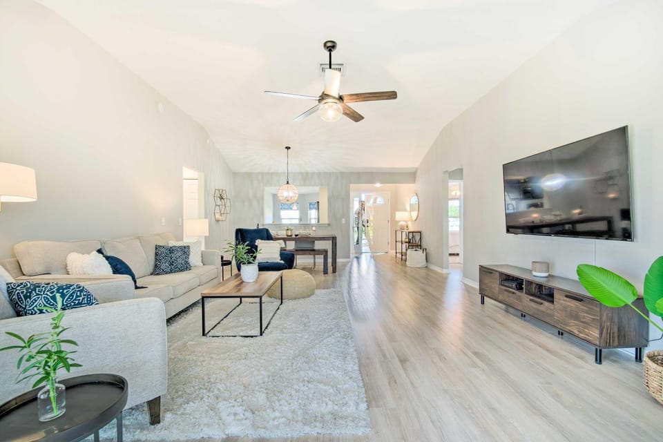 Sunny Home w/ Golf Cart in The Villages! House in The Villages