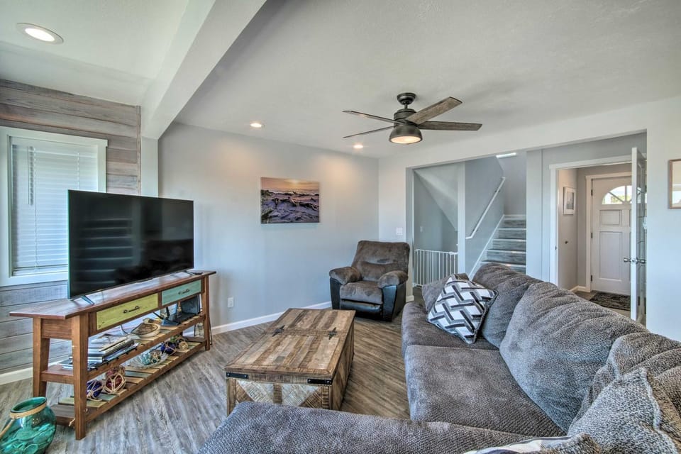 Gold Beach Home with Hot Tub, quarter Mi to Beach! House in Oregon