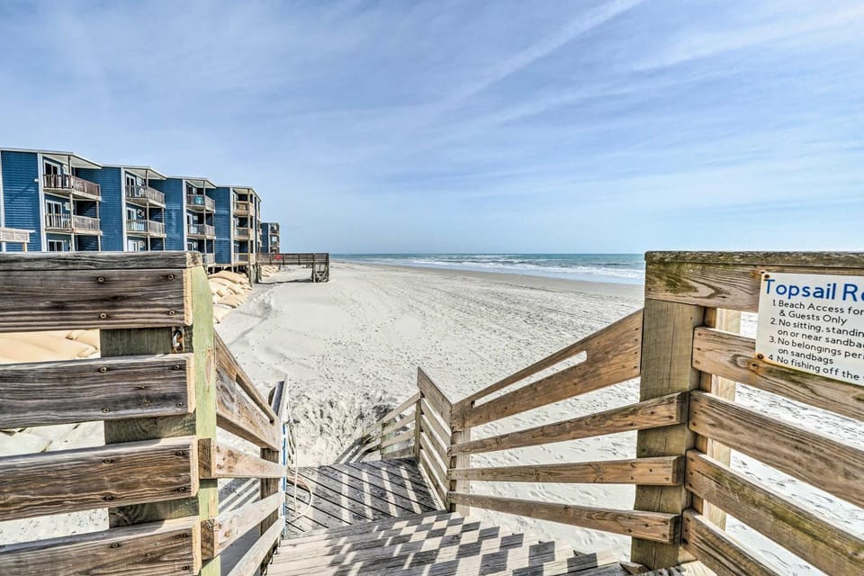 North Topsail Condo - Steps to Beach! House in North Topsail Beach