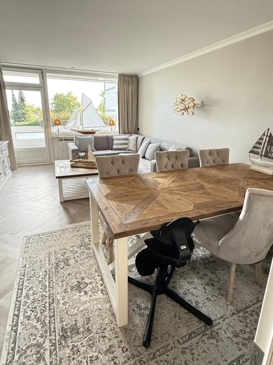 Living room, Dining area