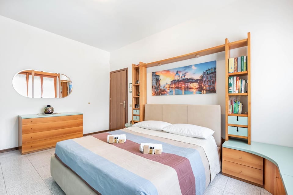 Bed, Bedroom, towels, wardrobe