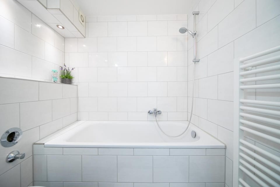 Shower, Bath