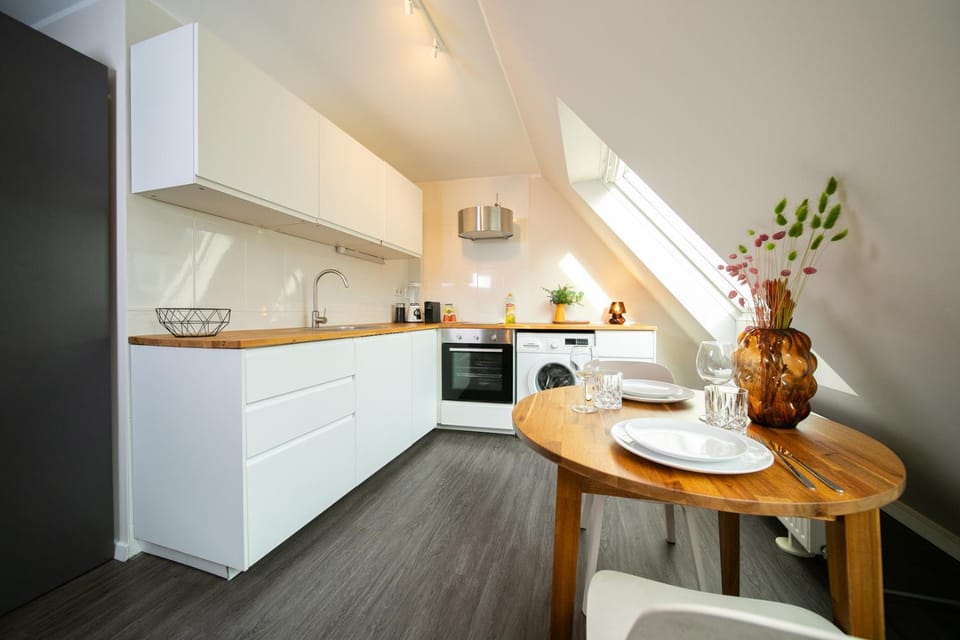Kitchen or kitchenette, Dining area, pet friendly, stove, toaster