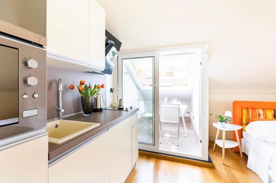 Coffee/tea facilities, Kitchen or kitchenette
