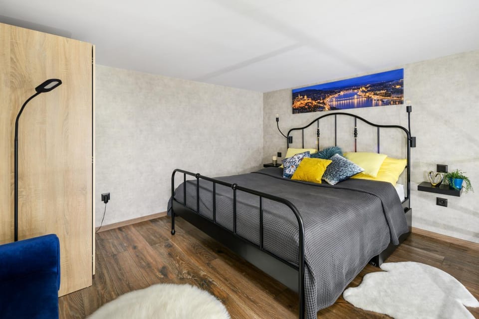 Bed, Photo of the whole room, Bedroom, wardrobe