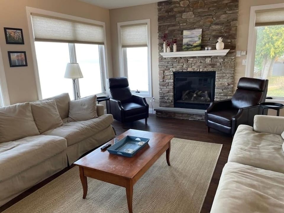 Life on the Lake House in Malletts Bay