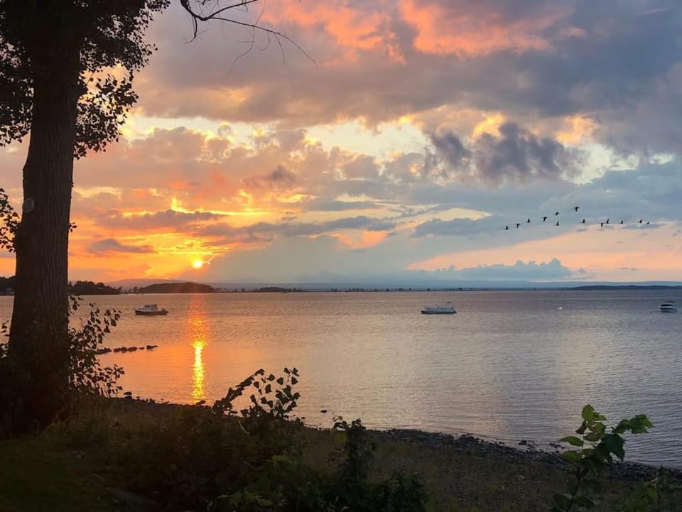 Life on the Lake House in Malletts Bay
