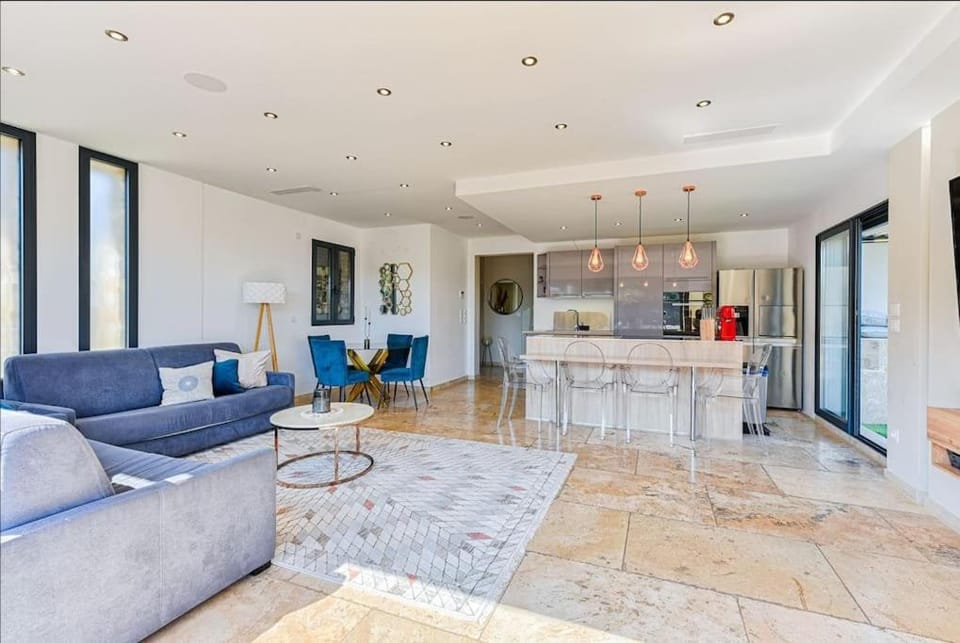 Kitchen or kitchenette, Living room, Seating area, Dining area, dishwasher, minibar, pet friendly, stove