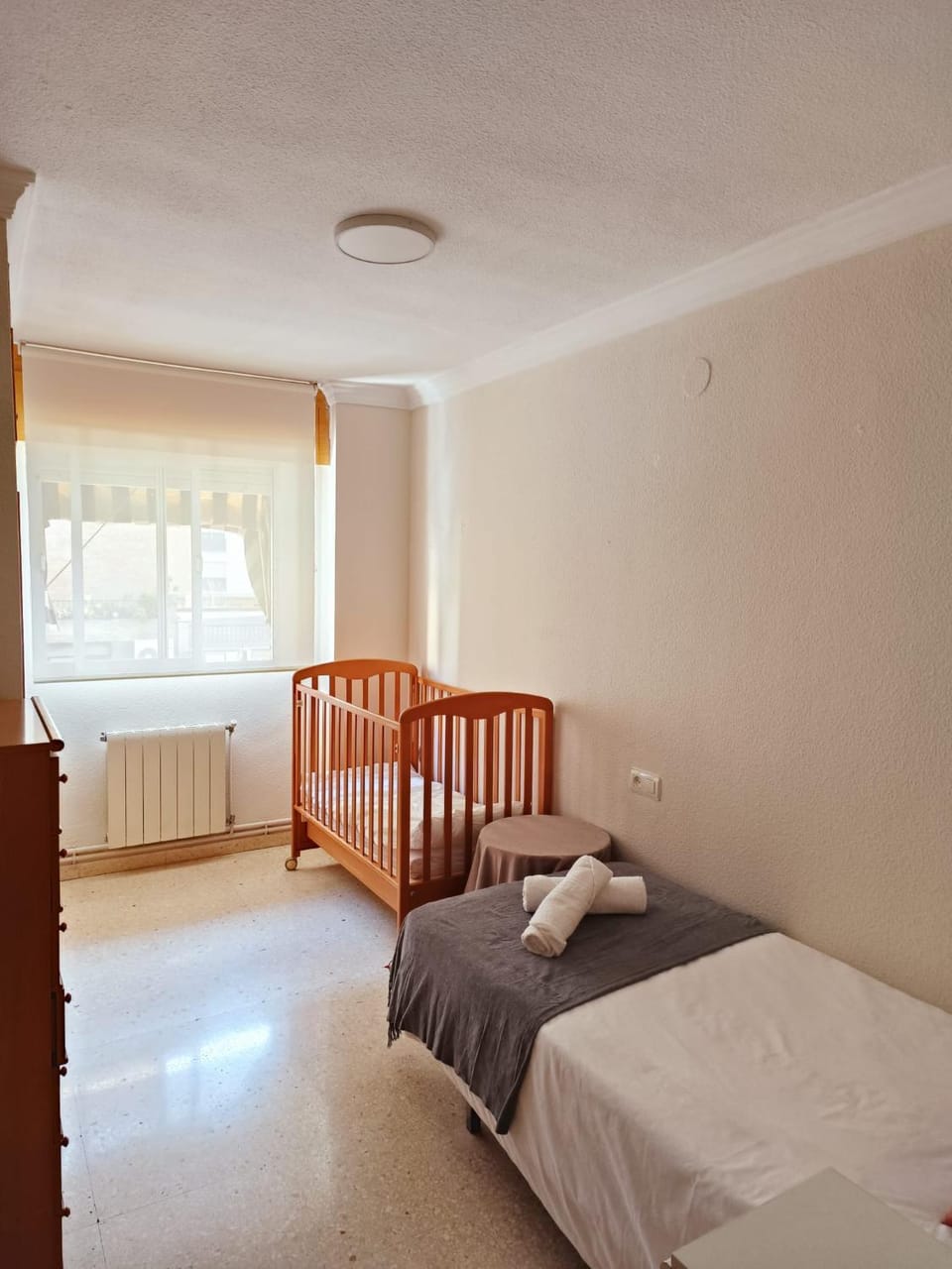 Bed, Bedroom, cot, towels