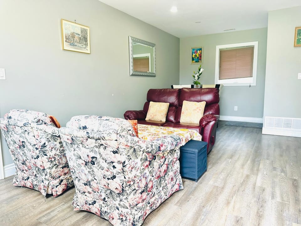 Living room, Seating area