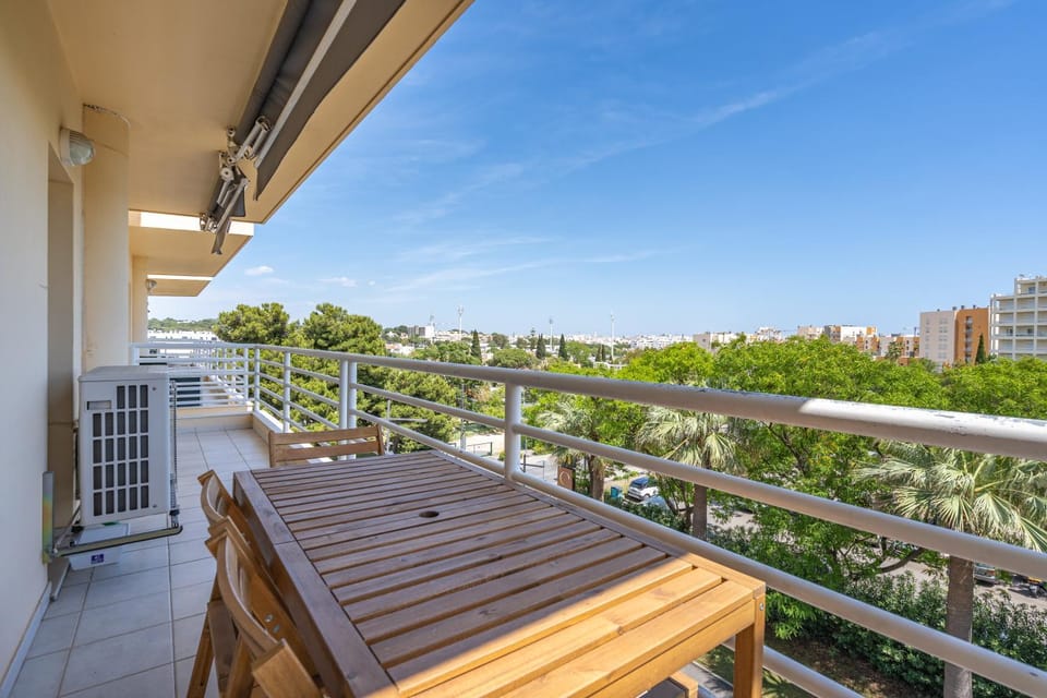 Vilamoura Central 2 Bedroom Flat Apartment in Quarteira