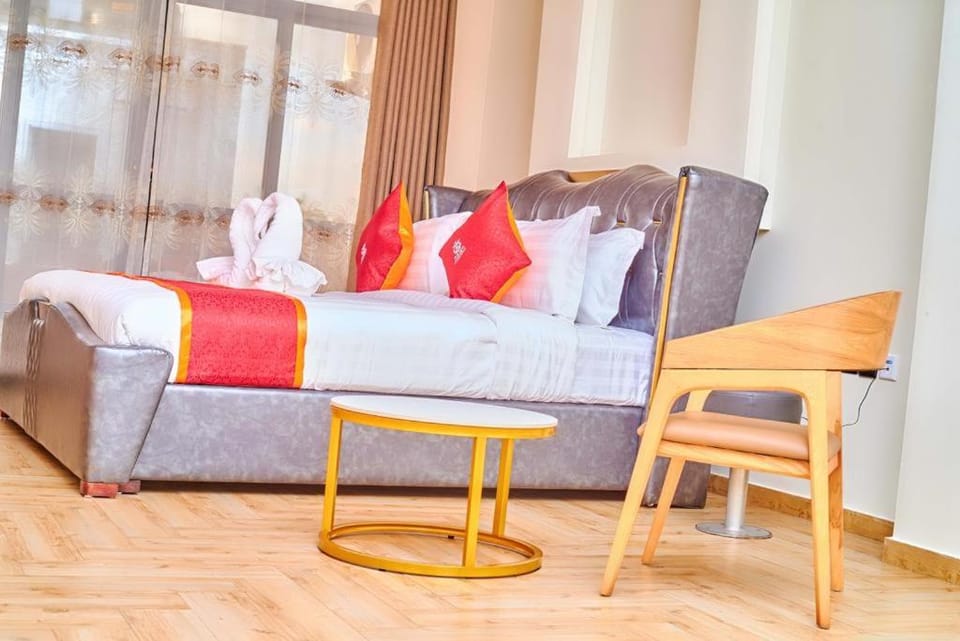 Bed, Photo of the whole room, Seating area, Bedroom, towels