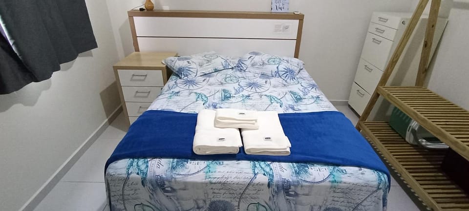 Bed, Photo of the whole room, towels