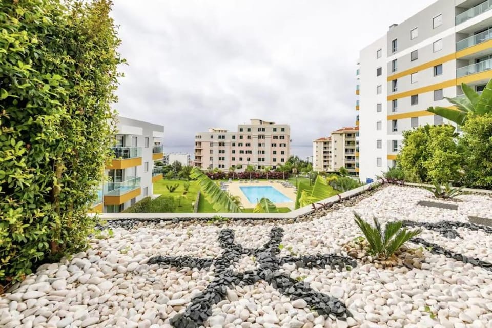 Property building, Day, Garden, Balcony/Terrace, Garden view, Pool view, Swimming pool