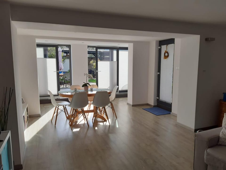 Living room, Seating area, Dining area