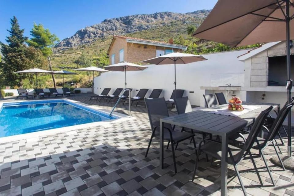 Patio, Spring, Day, Natural landscape, Dining area, Mountain view, Pool view, Swimming pool, sunbed