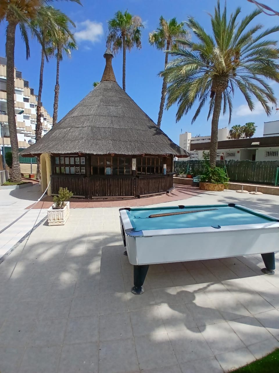 Restaurant/places to eat, Pool view