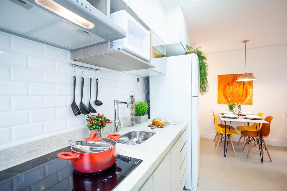 Kitchen or kitchenette, Dining area, minibar, stove