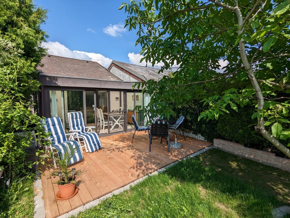 Property building, Patio, Day, Garden, Garden, Balcony/Terrace, Garden view, sunbed