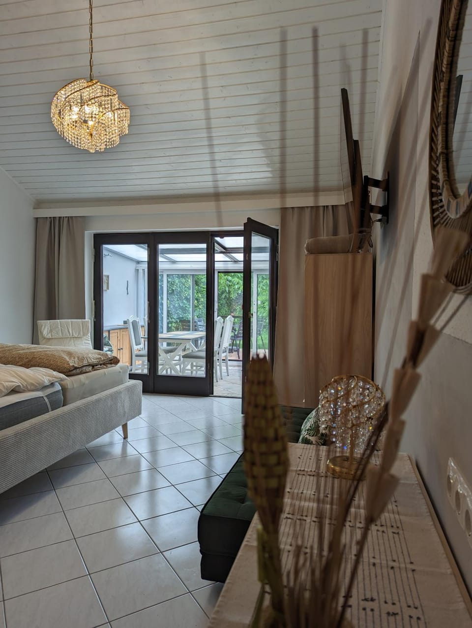 Bed, Living room, Photo of the whole room, Seating area, Bedroom