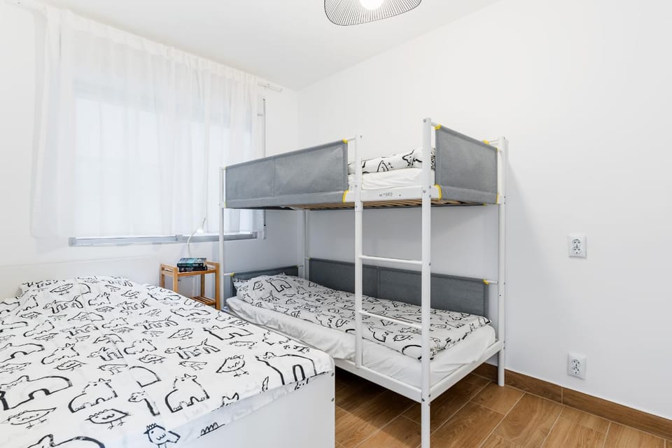 Bed, Photo of the whole room, Bedroom, bunk bed