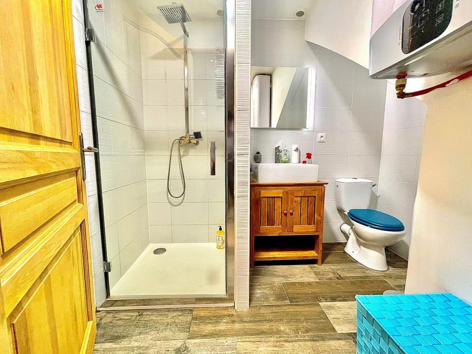 Shower, Toilet, Bathroom