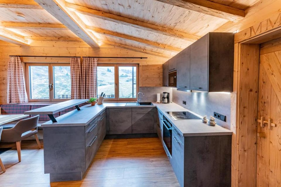 Kitchen or kitchenette, Communal kitchen, kitchen
