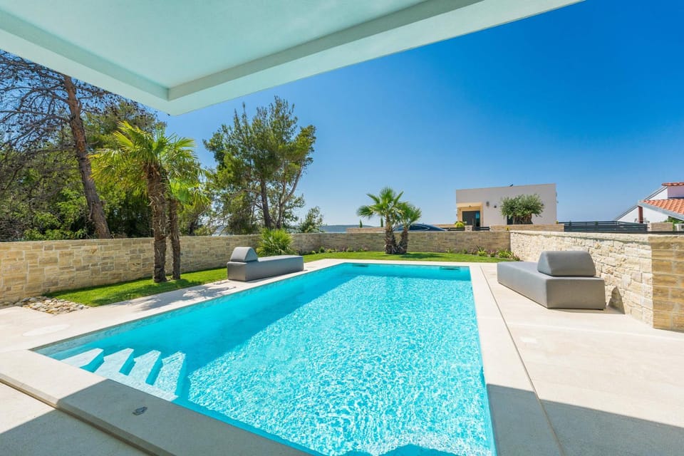 Swimming pool, Swimming pool