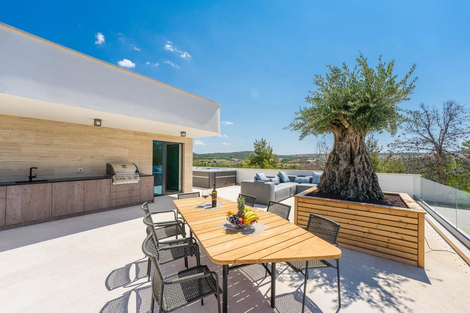 Natural landscape, BBQ facilities, Balcony/Terrace, Dining area, kitchen