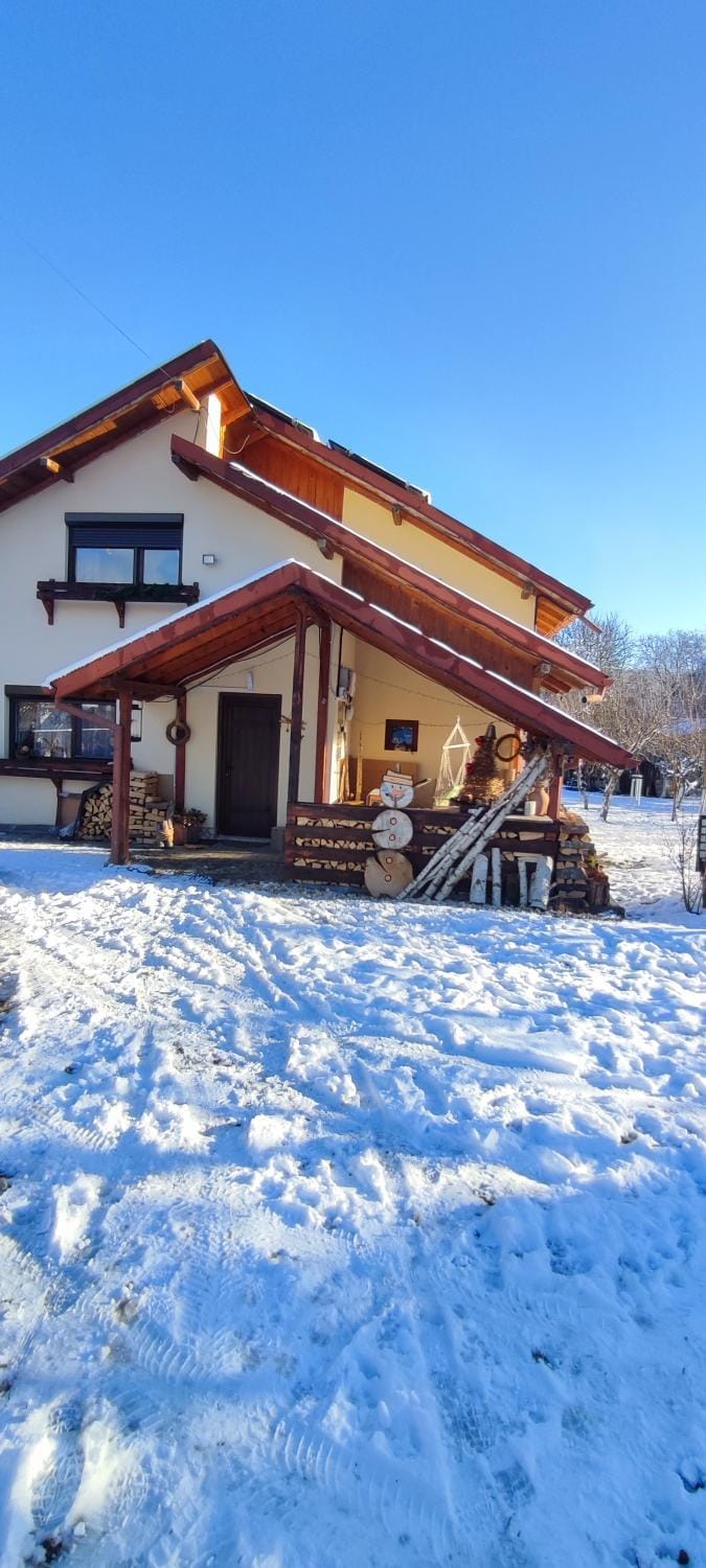 Property building, Natural landscape, Winter