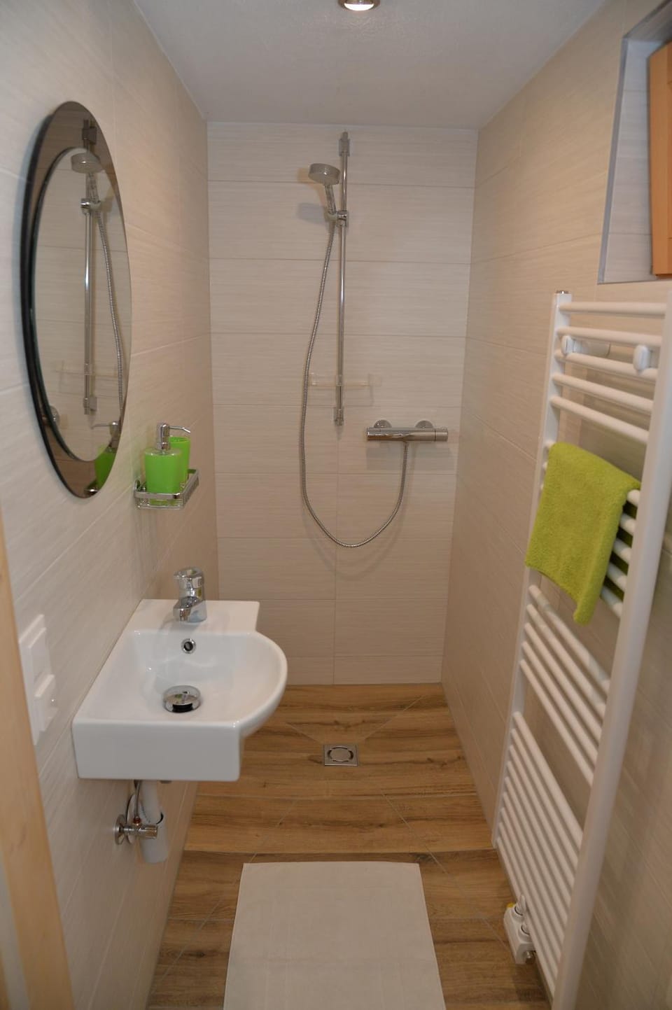 Shower, Bathroom, towels