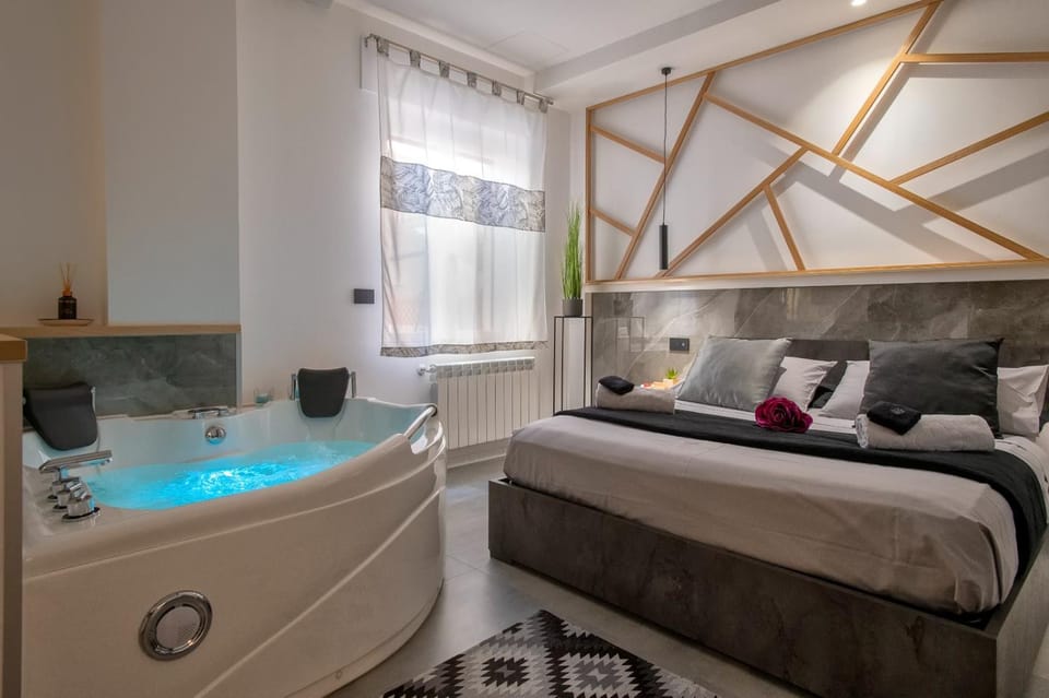 Hot Tub, Photo of the whole room