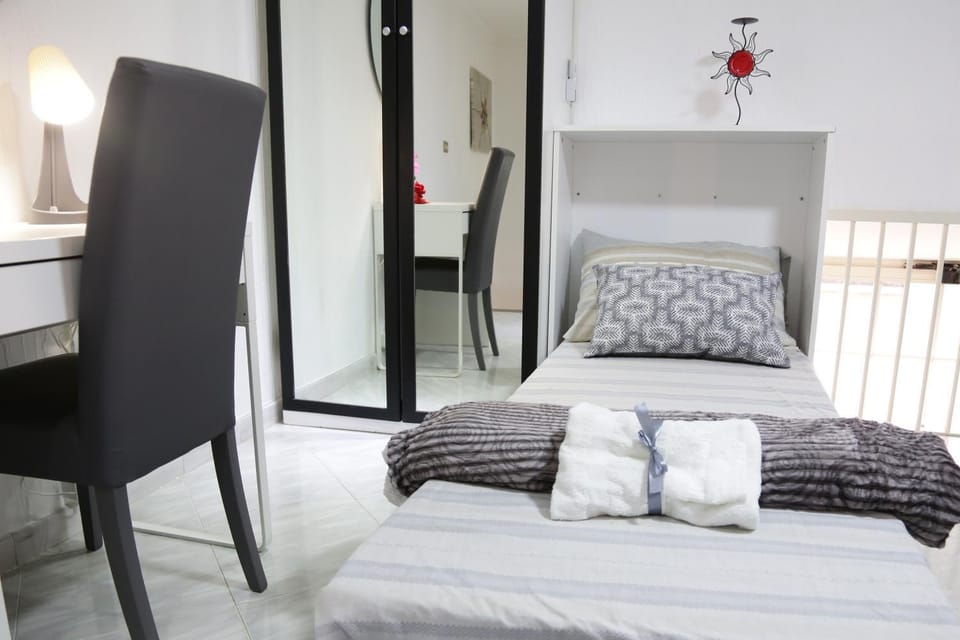 Bed, Photo of the whole room
