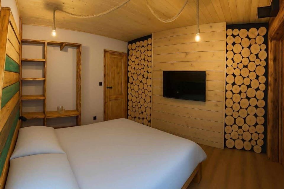 Bed, TV and multimedia, Photo of the whole room, Bedroom, wardrobe