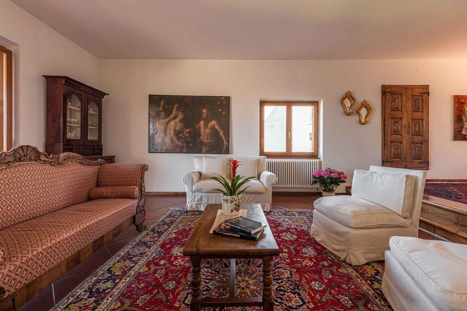 Living room, Seating area