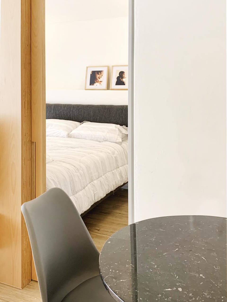 Bed, Dining area