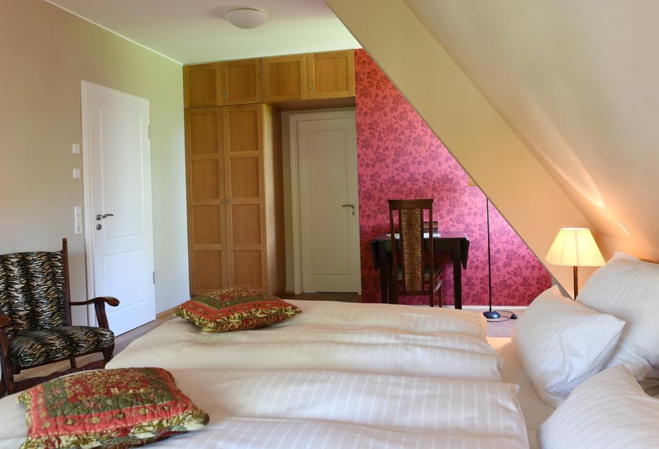 Haus Keppelborg: ZI Ferdinand mit Rosengartenblick Apartment in North Rhine-Westphalia