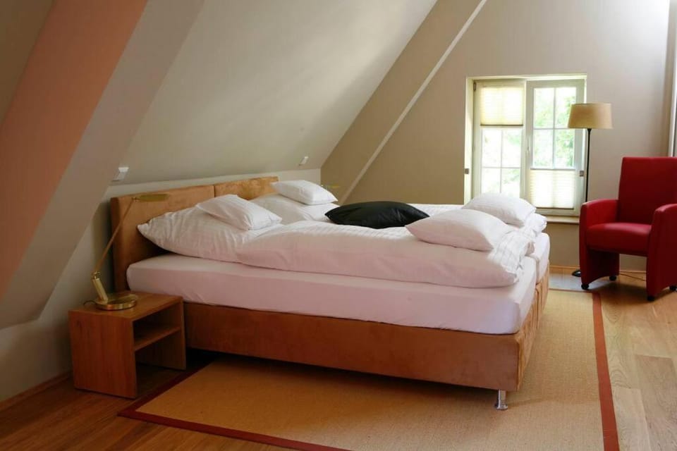 Haus Keppelborg: ZI Ferdinand mit Rosengartenblick Apartment in North Rhine-Westphalia