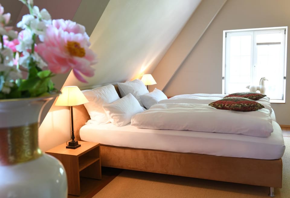 Haus Keppelborg: ZI Ferdinand mit Rosengartenblick Apartment in North Rhine-Westphalia