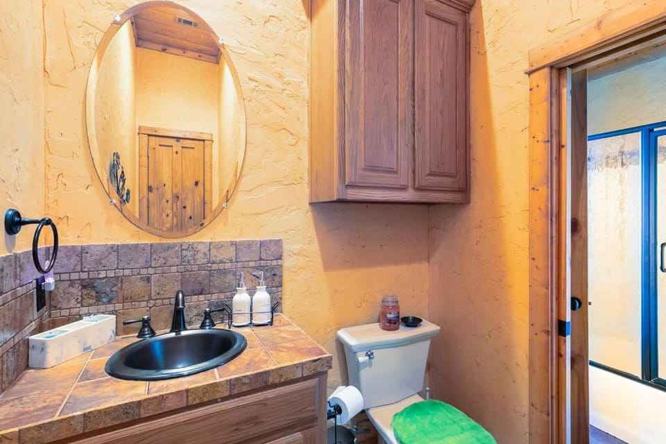 Texas Ranch House with 5 Bedroom and Fish Pond House in Dallas