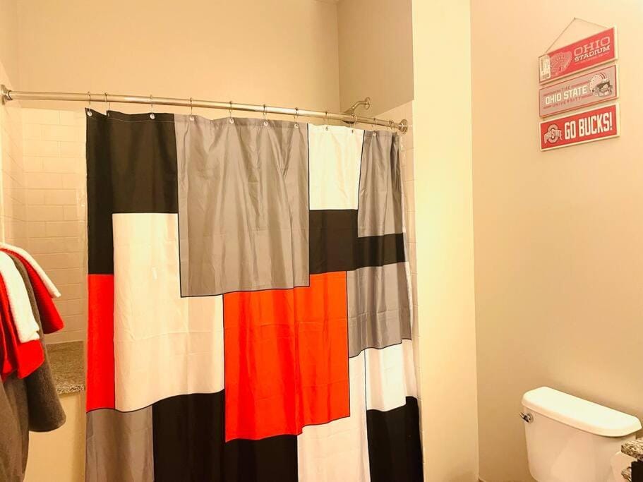 King Size with OSU Theme! Apartment in Ohio