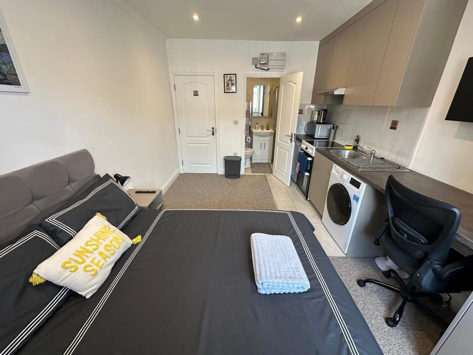 Bright Modern, Private Apartment,15 Mins To Central London Apartment in London