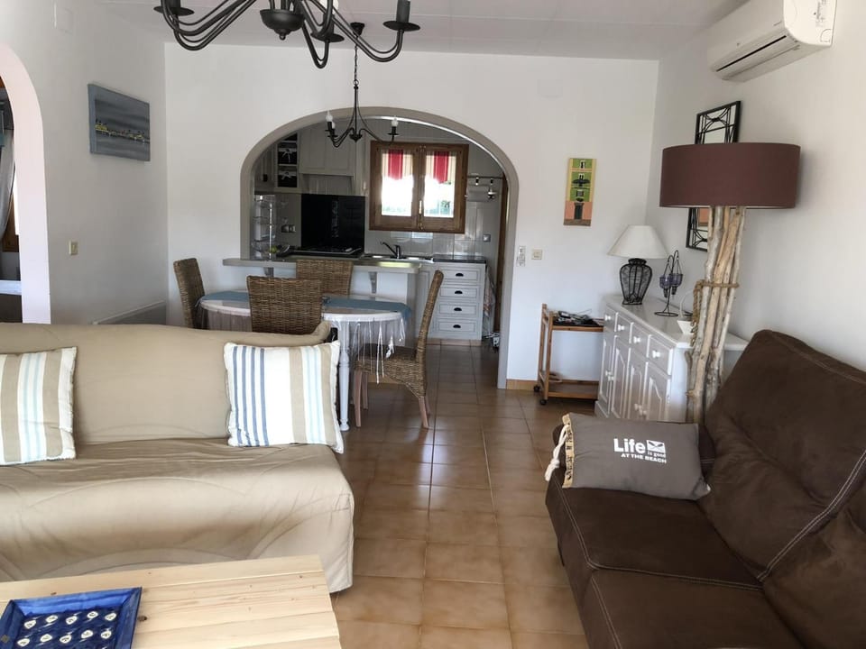 Casa con Piscina, A/A, BBQ, WiFi y Garaje en Sant Pere Pescador - ES-89-76 House in Alt Empordà