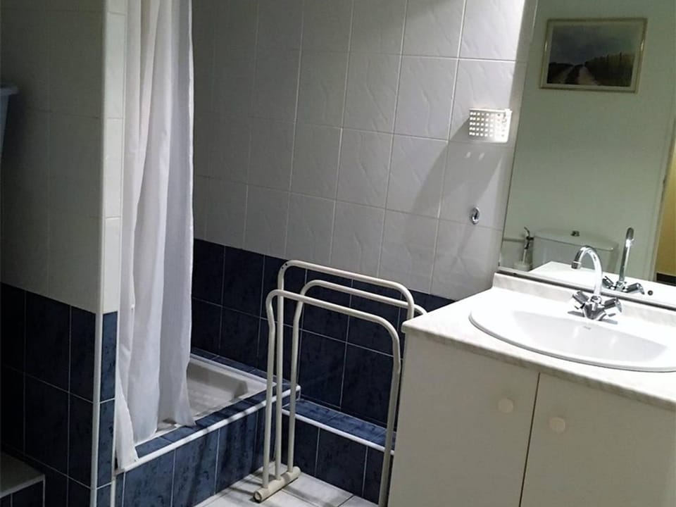 Charmant F2 à Amélie-les-Bains avec Terrasse et Parking - 2 Couchages - FR-1-703-26 Apartment in Alt Empordà