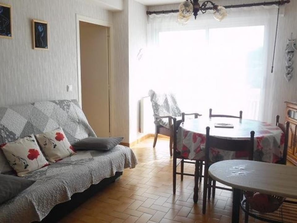 Charmant F1bis avec Balcon et Garage à 10min des Thermes - Amélie-les-Bains - FR-1-703-45 Apartment in Alt Empordà
