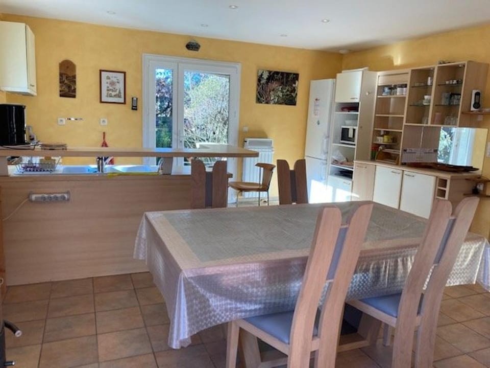 Maison lumineuse avec jardin, 3 ch., proche centre de Céret, jusqu'à 6 pers., animaux bienvenus - FR-1-703-49 House in Céret