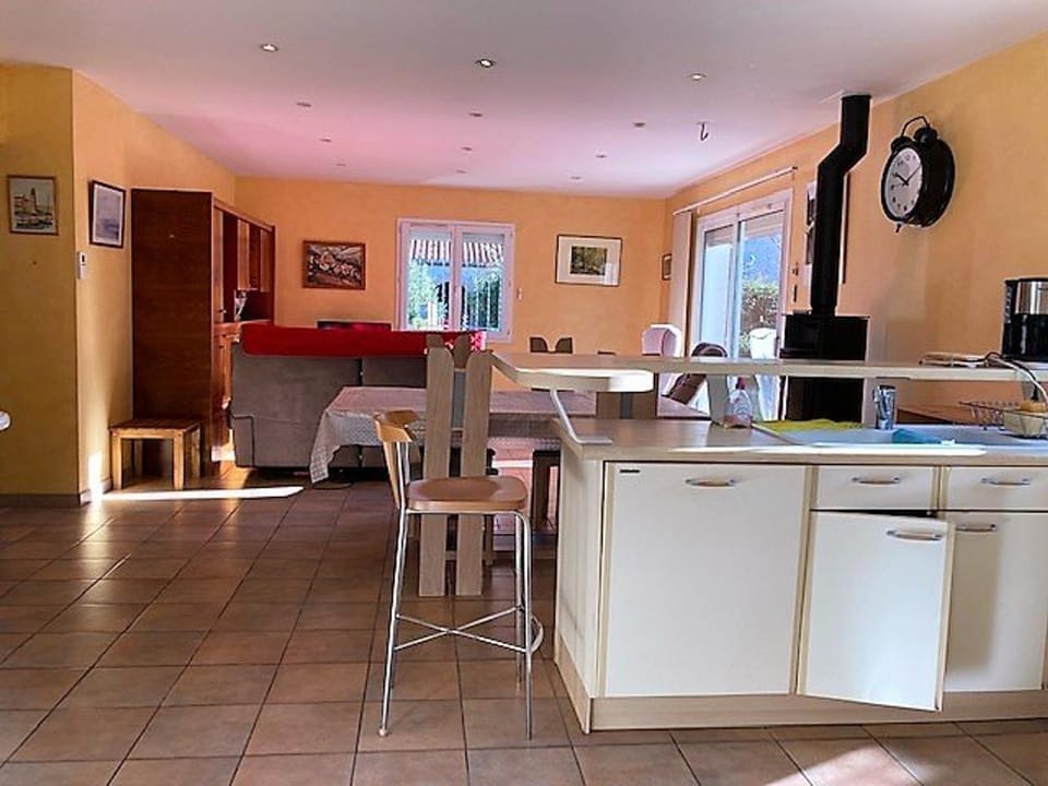Maison lumineuse avec jardin, 3 ch., proche centre de Céret, jusqu'à 6 pers., animaux bienvenus - FR-1-703-49 House in Céret