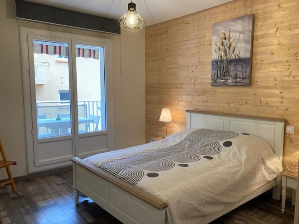 F3 lumineux avec terrasse, garage, clim et ascenseur à 500m du centre et 800m des thermes - FR-1-703-85 Apartment in Alt Empordà